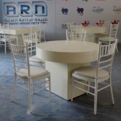 Le-Minou-Round-Dining-Table-with-White-Chiavari-Chairs-1-e1651225610950